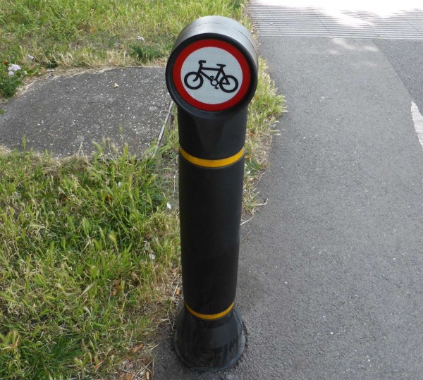 cycles prohibited bollard