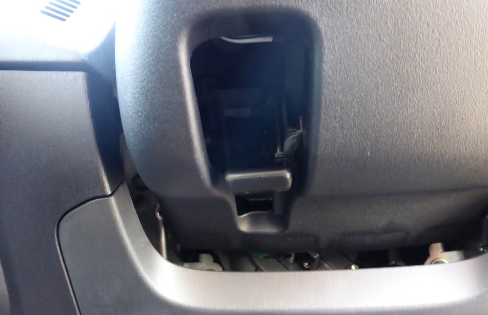 How to adjust your car seat and steering wheel correctly