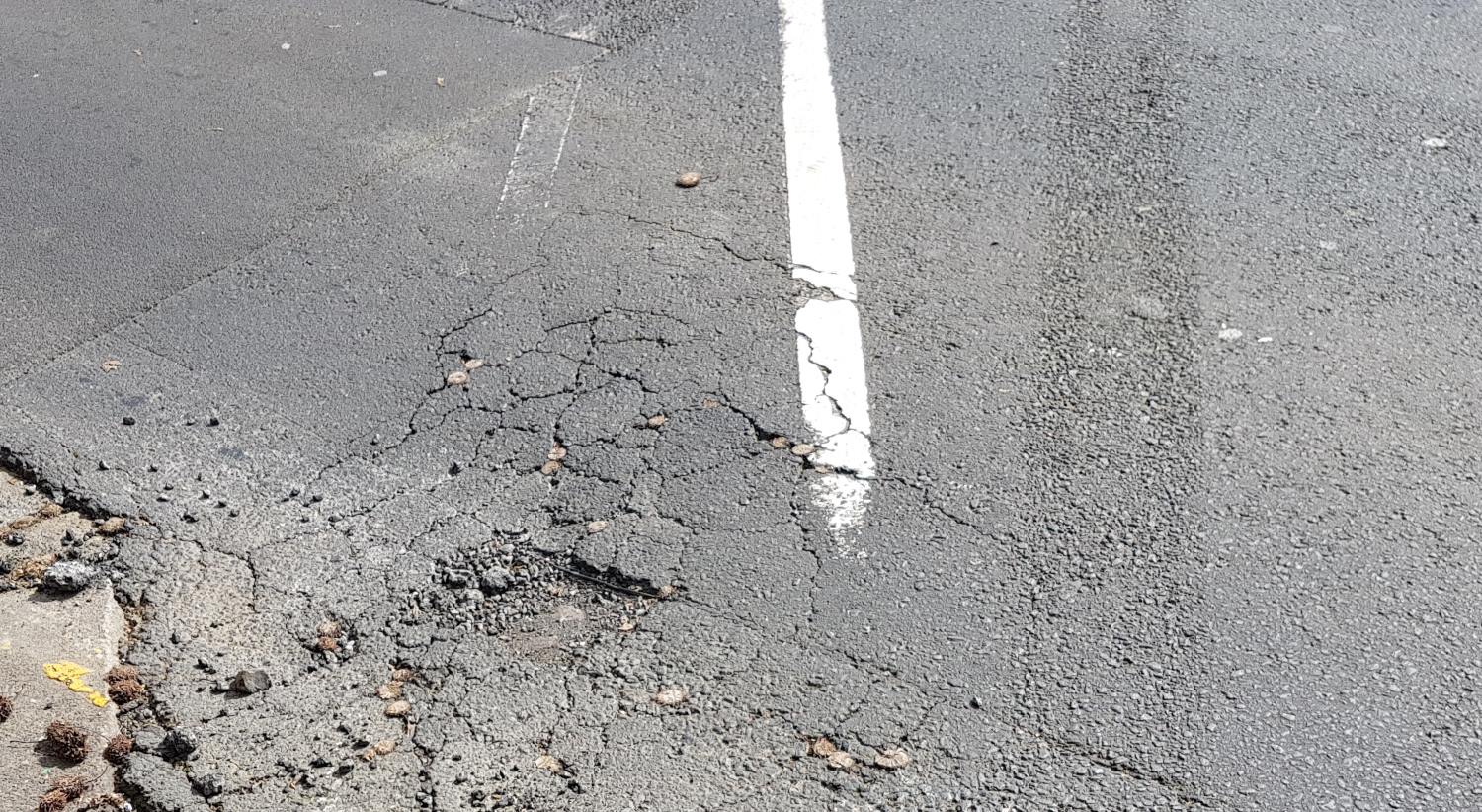 How does a pothole form?