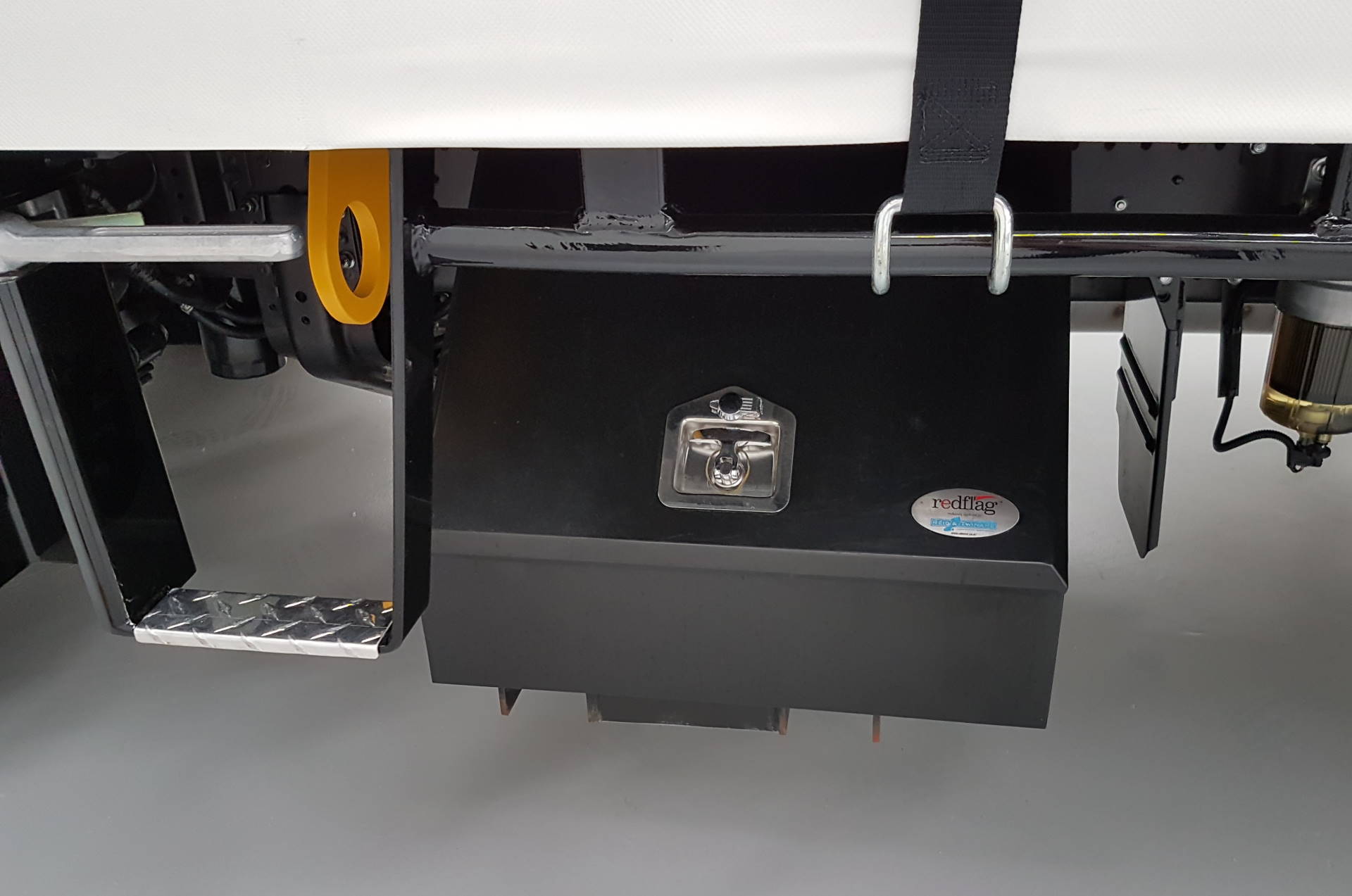 What features do articulated lorries have that cars don't?