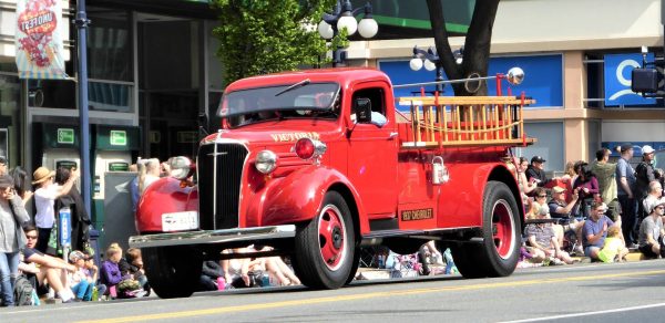 Parade Driving: A Guide to Operating Ceremonial and Decorated Vehicles