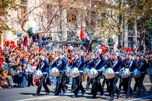 Parade Driving: A Guide to Operating Ceremonial and Decorated Vehicles